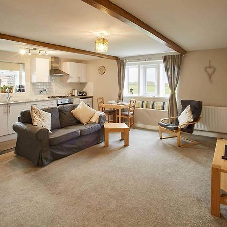 Host & Stay - Cosy Cottage Emley Kültér fotó
