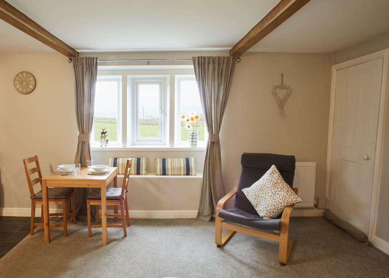 Host & Stay - Cosy Cottage Emley Kültér fotó
