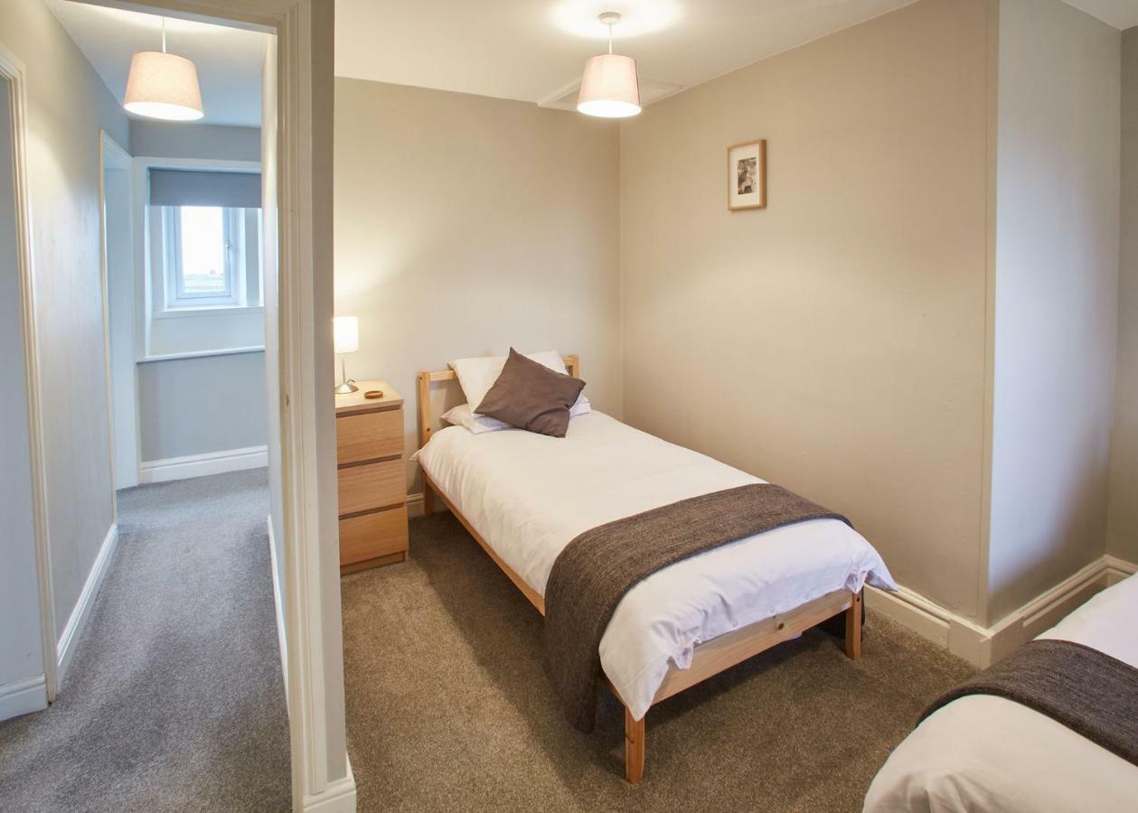 Host & Stay - Cosy Cottage Emley Kültér fotó