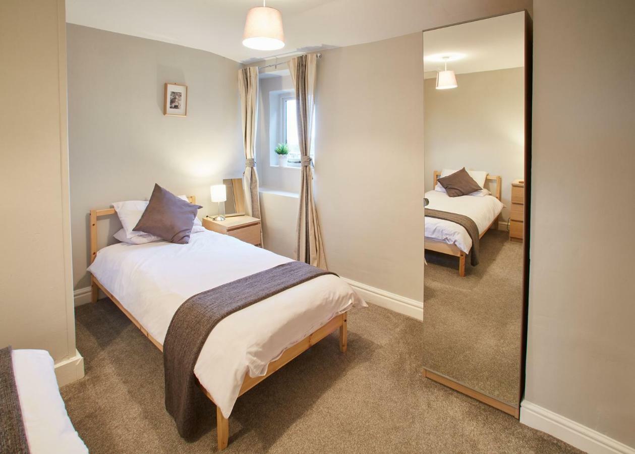Host & Stay - Cosy Cottage Emley Kültér fotó