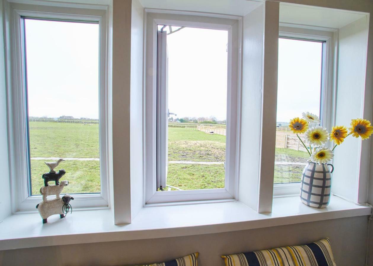 Host & Stay - Cosy Cottage Emley Kültér fotó