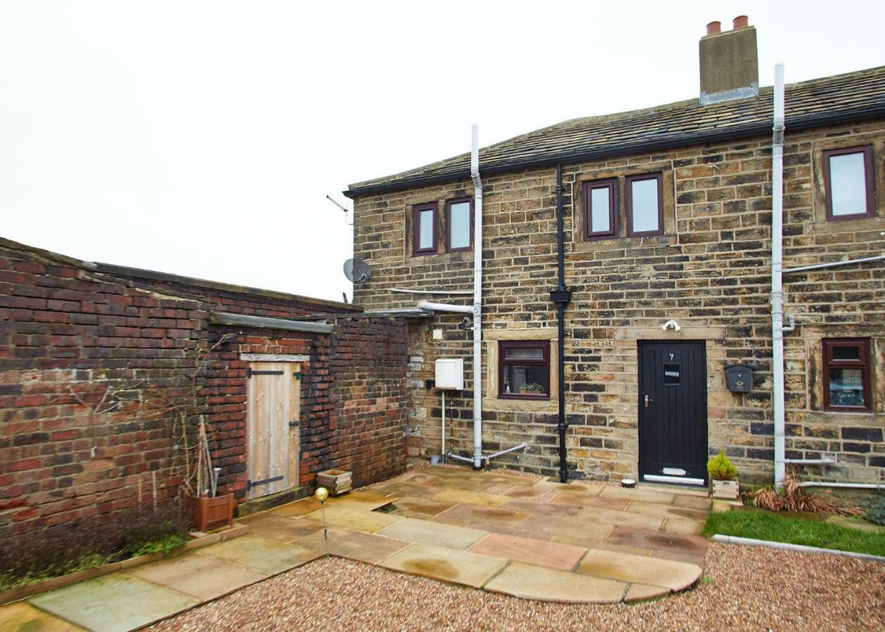 Host & Stay - Cosy Cottage Emley Kültér fotó