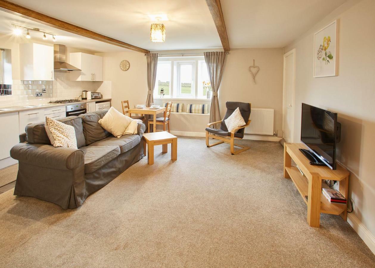Host & Stay - Cosy Cottage Emley Kültér fotó