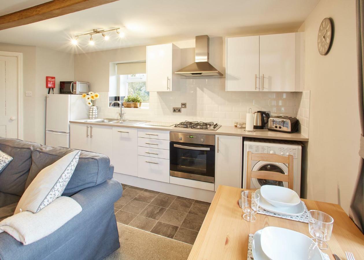 Host & Stay - Cosy Cottage Emley Kültér fotó